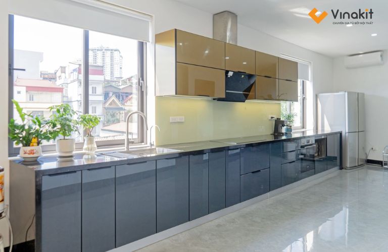 Hệ tủ bếp inox cánh kính của Vinakit