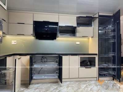 Tủ bếp inox cánh kính hoàn thiện sang trọng tại nhà anh Đô, Vĩnh Yên, Vĩnh Phúc – Dự án thực tế Vinakit
