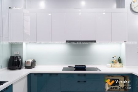 Hoàn thiện mẫu tủ bếp inox cánh Acrylic bóng gương An Cường tại nhà cô Hiền Chùa Láng