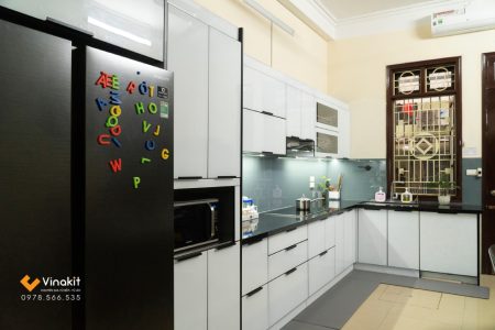 Bàn giao tủ bếp inox cánh kính tại Hoàng Đạo Thành