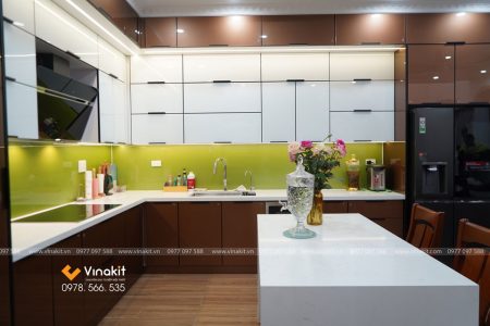 Bàn giao tủ bếp inox cánh kính Hải Phòng bền đẹp nhà cô Phượng