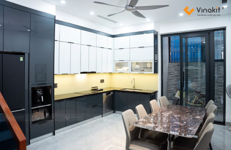 Tủ bếp nhôm cánh Melamine chữ L