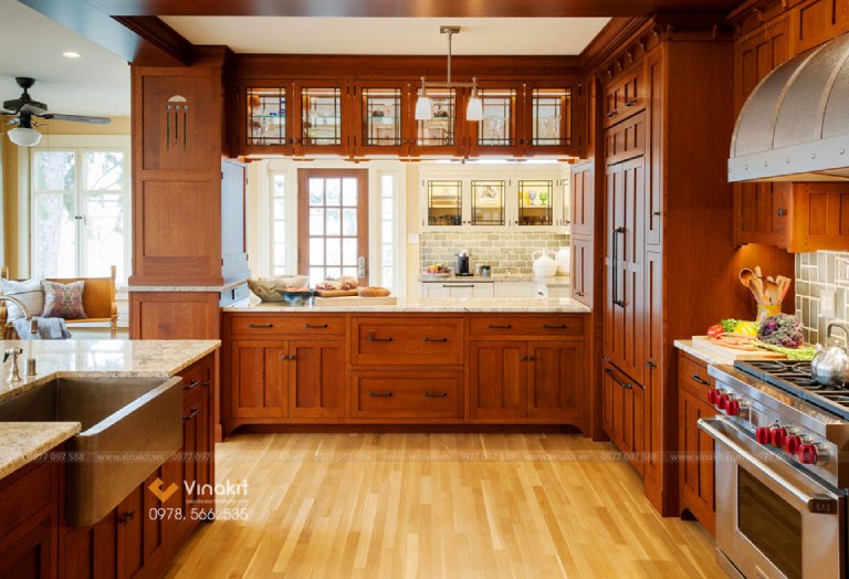 tủ bếp gỗ gõ đỏ phong cách tân cổ điển