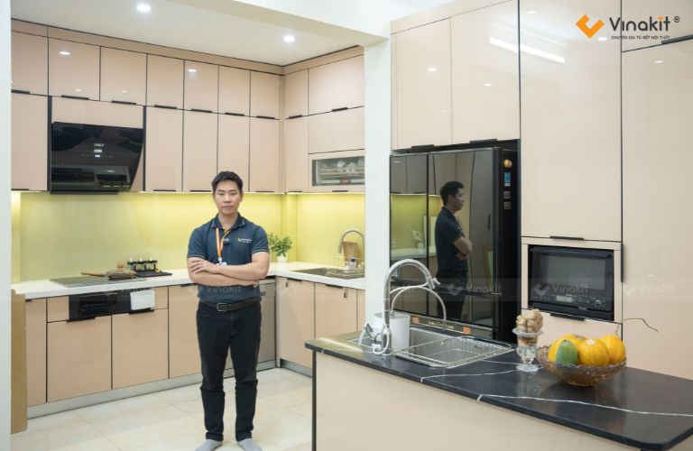Mẫu tủ bếp có bàn đảo cho không gian bếp tại Hà Nội