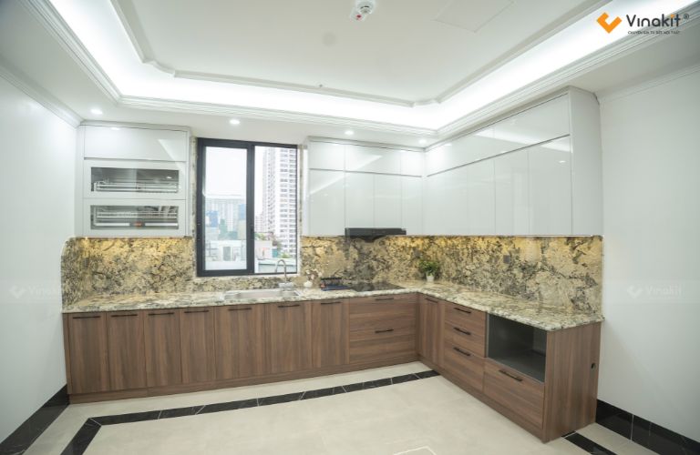 Mẫu tủ bếp gỗ công nghiệp chữ L cho căn bếp chung cư ở Hà Nội