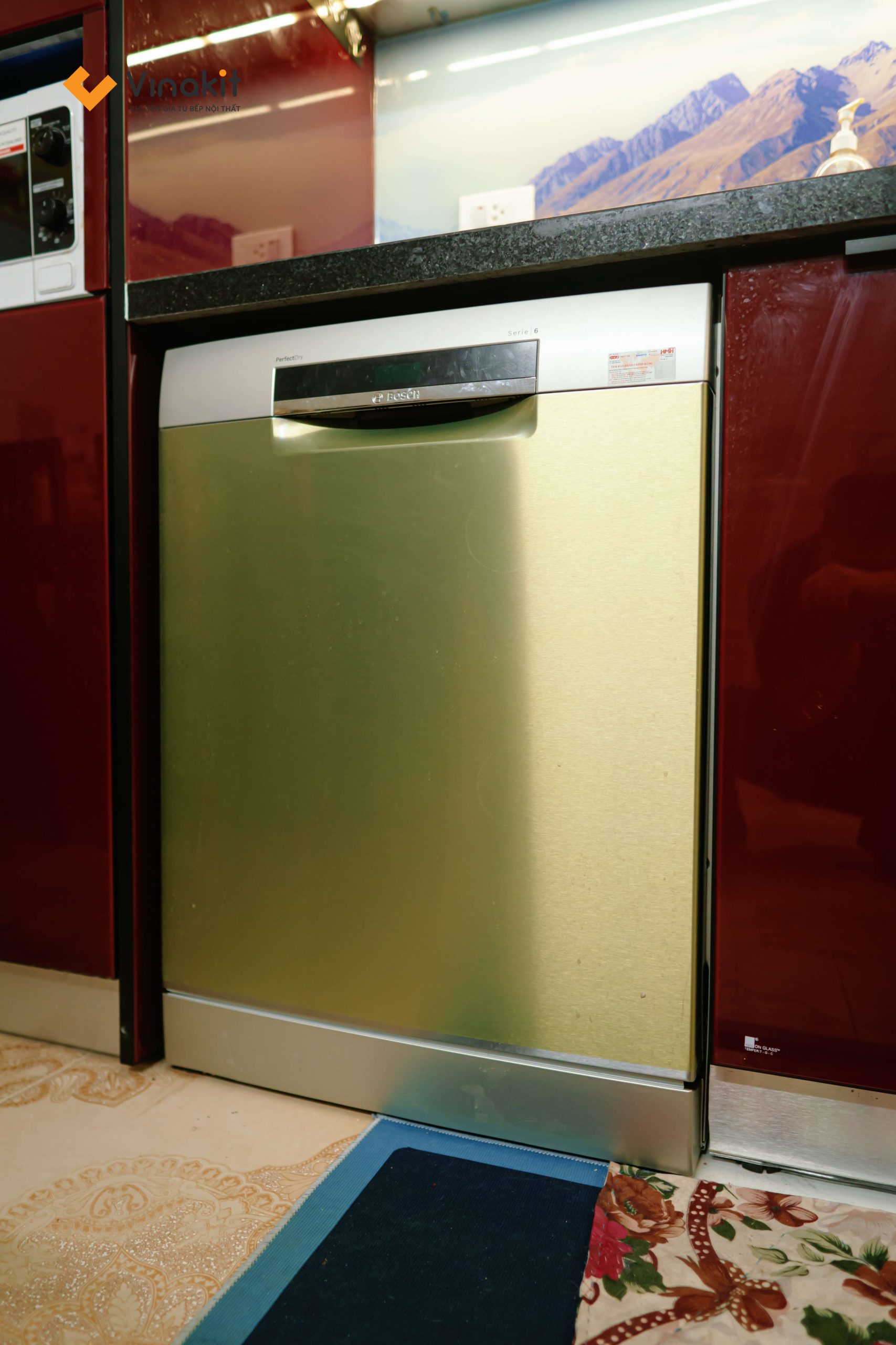 Tủ bếp inox cánh kính cường lực nhà Bác Doanh - Hoa Lư
