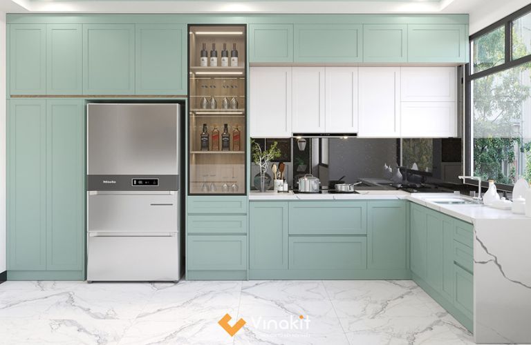 Tủ bếp chữ L màu xanh pastel nhẹ nhàng, thiết kế kịch trần