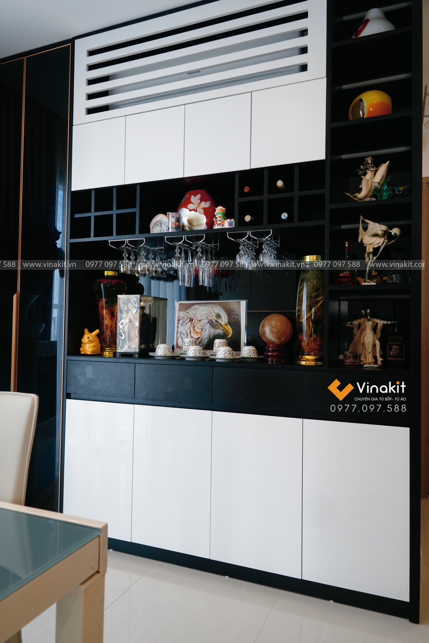 Tủ bếp inox cánh kính cường lực nhà Cô Vân - Vinsmart