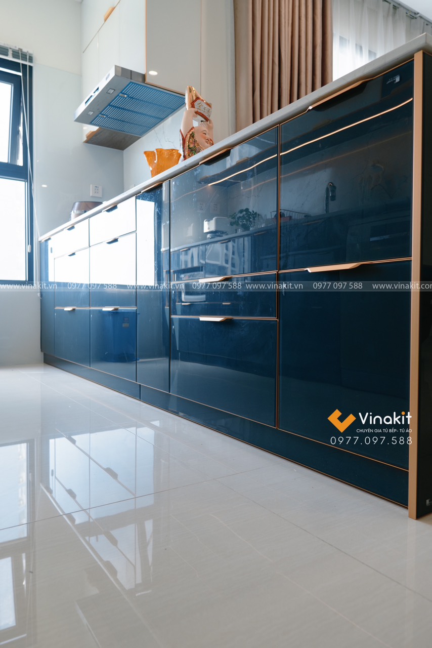 Tủ bếp inox cánh kính cường lực nhà Cô Vân - Vinsmart