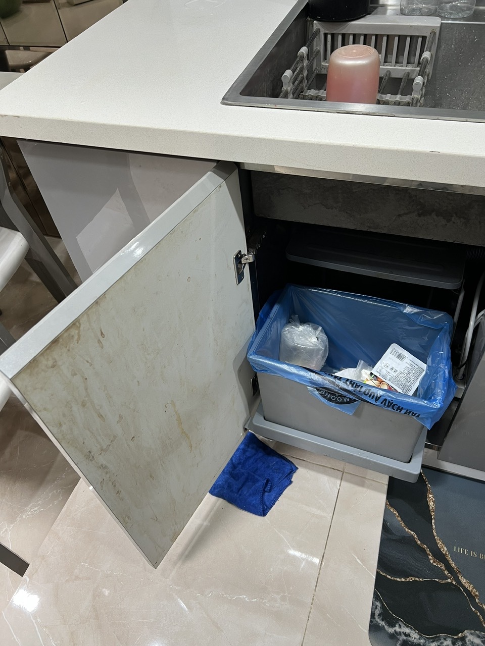 Tủ bếp inox cánh kính cường lực nhà Cô Hường - Trung Liệt