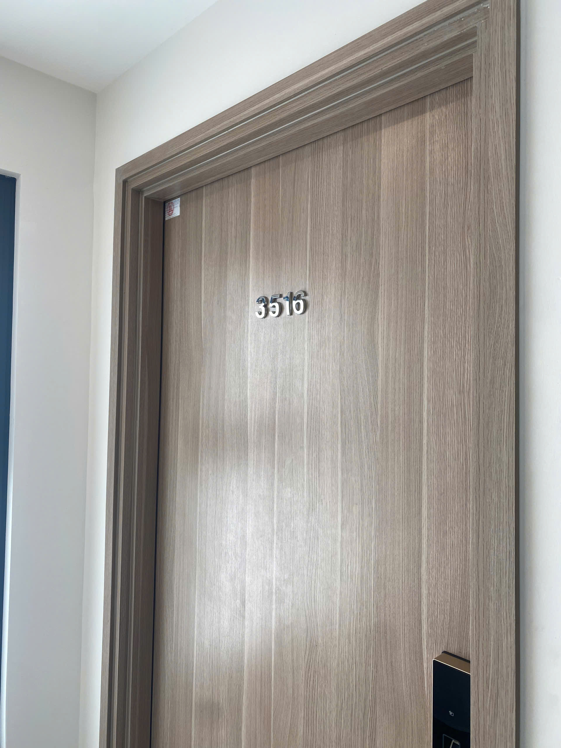 Tủ bếp inox cánh kính cường lực nhà Cô Vân - Vinsmart