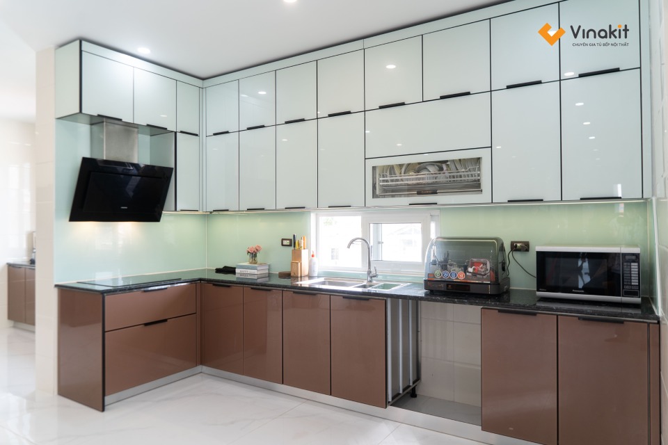 Tủ bếp inox cánh kính cường lực nhà Cô Mười - Hải Phòng