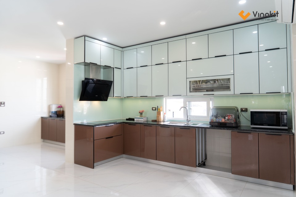 Tủ bếp inox cánh kính cường lực nhà Cô Mười - Hải Phòng