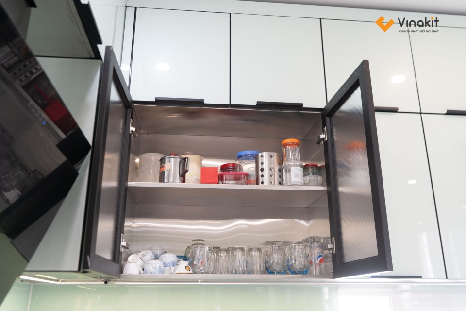 Tủ bếp inox cánh kính cường lực nhà Cô Mười - Hải Phòng