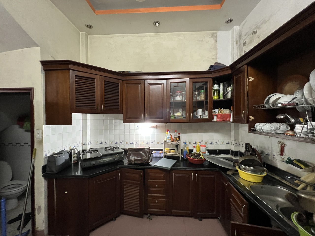 Tủ bếp inox cánh kính cường lực nhà Chú Đức - Trần Phú