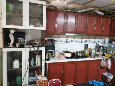 Đội ngũ VINAKIT đo đạc hiện trạng tủ bếp tại nhà chị Hoa Ngọc Trục