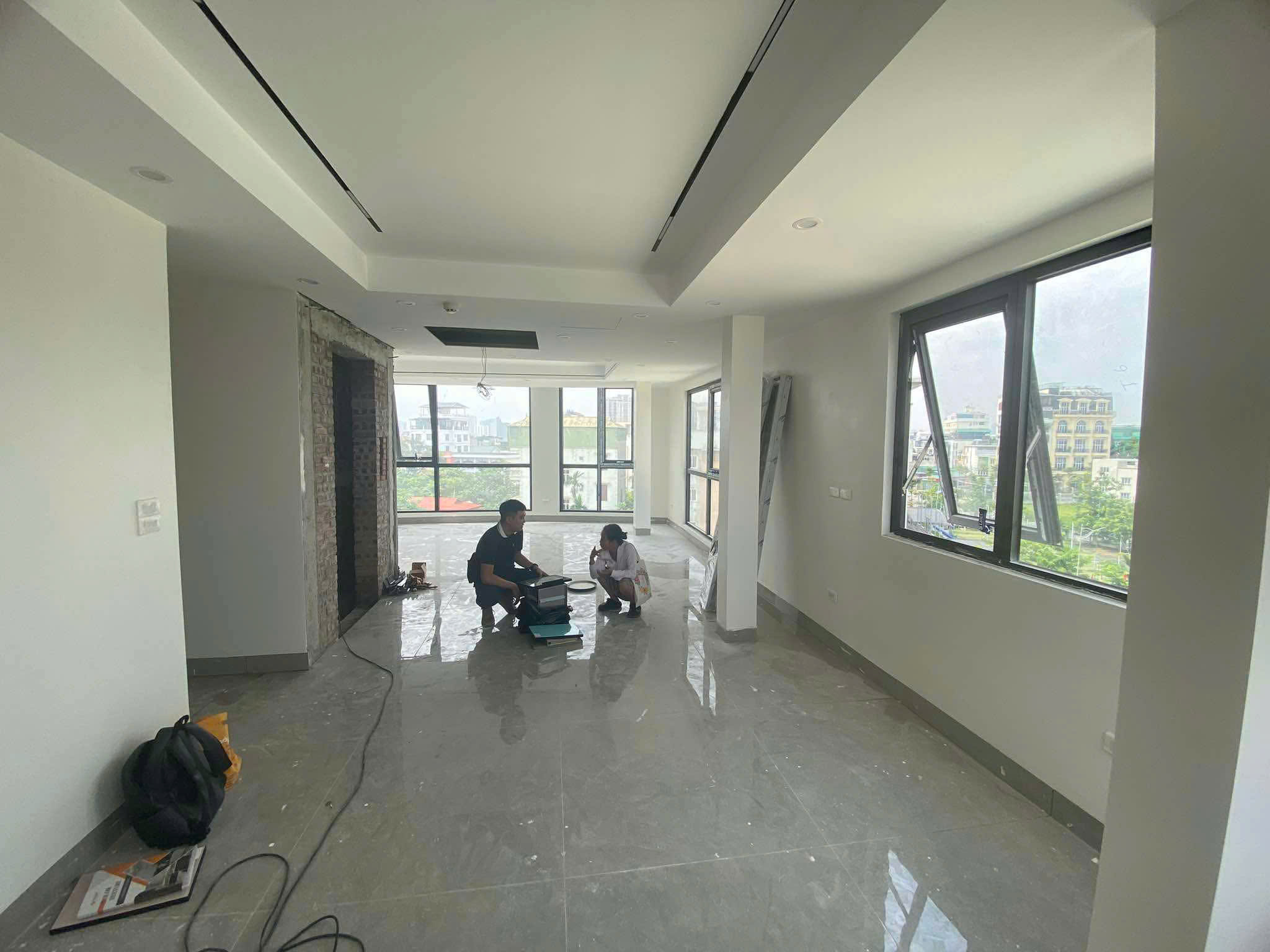 Tủ bếp inox cánh kính cường lực nhà anh Bằng - Vũ Tông Phan