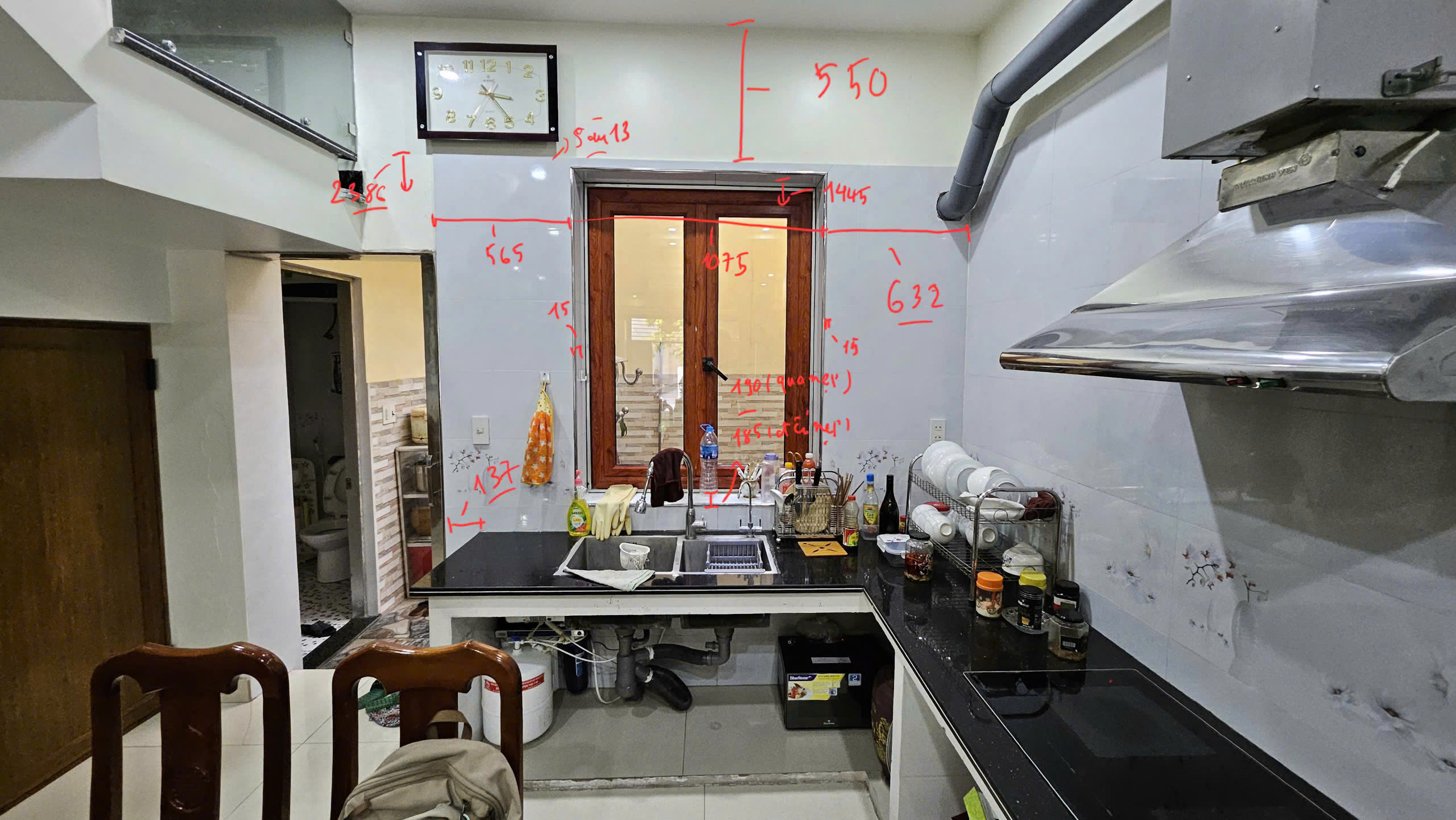 Tủ bếp inox cánh kính cường lực nhà Anh Giang - Yên Hòa