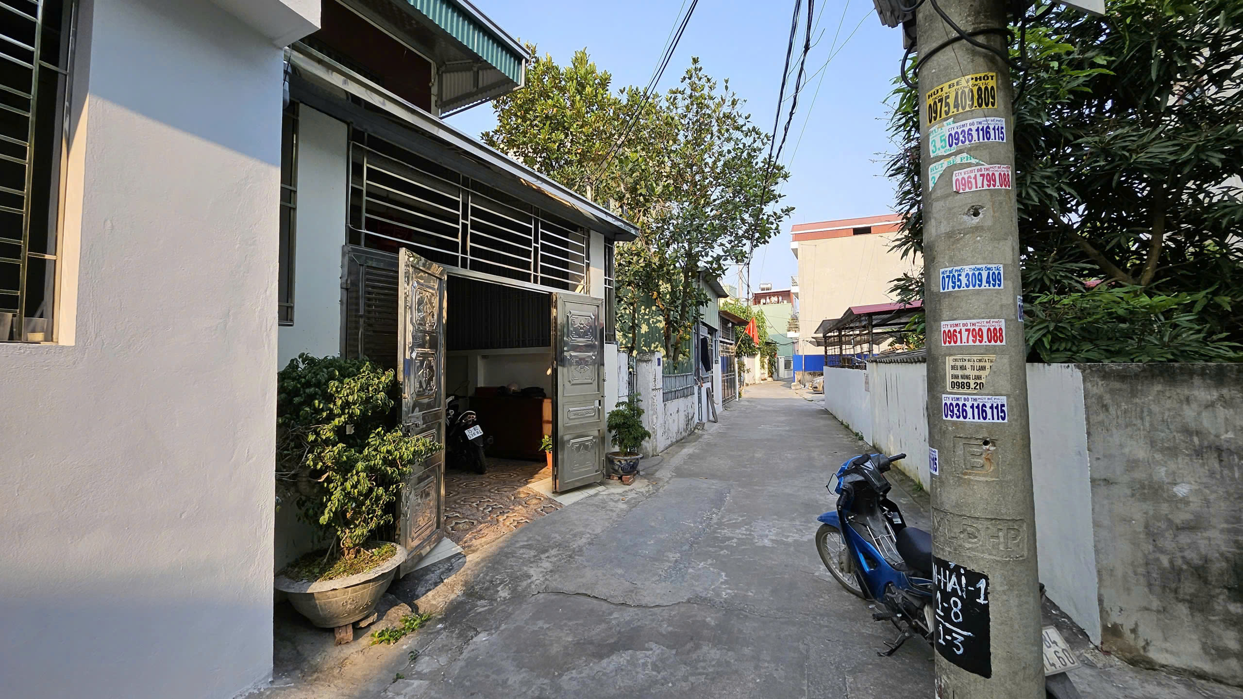 Tủ bếp inox cánh kính cường lực nhà Anh Giang - Yên Hòa