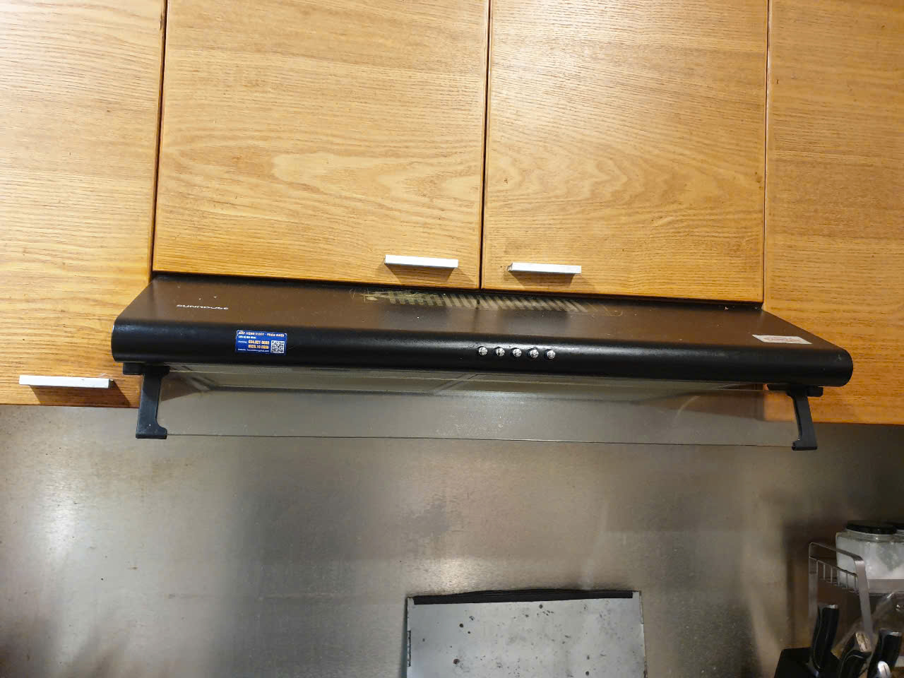 Tủ bếp inox cánh kính cường lực nhà Chú Đô - Yên Ninh