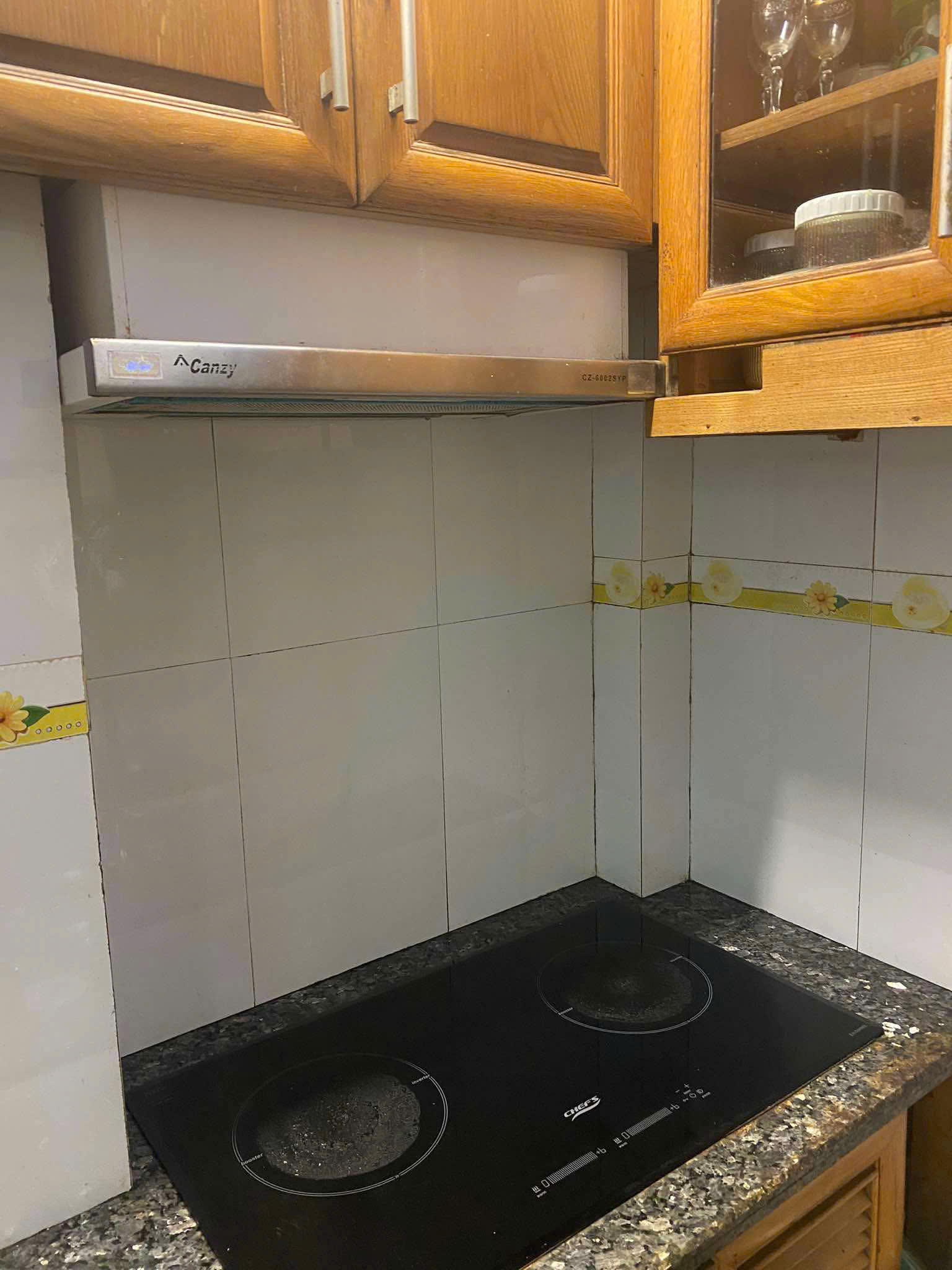 Tủ bếp inox cánh kính cường lực nhà Anh Hà - Khương Đình