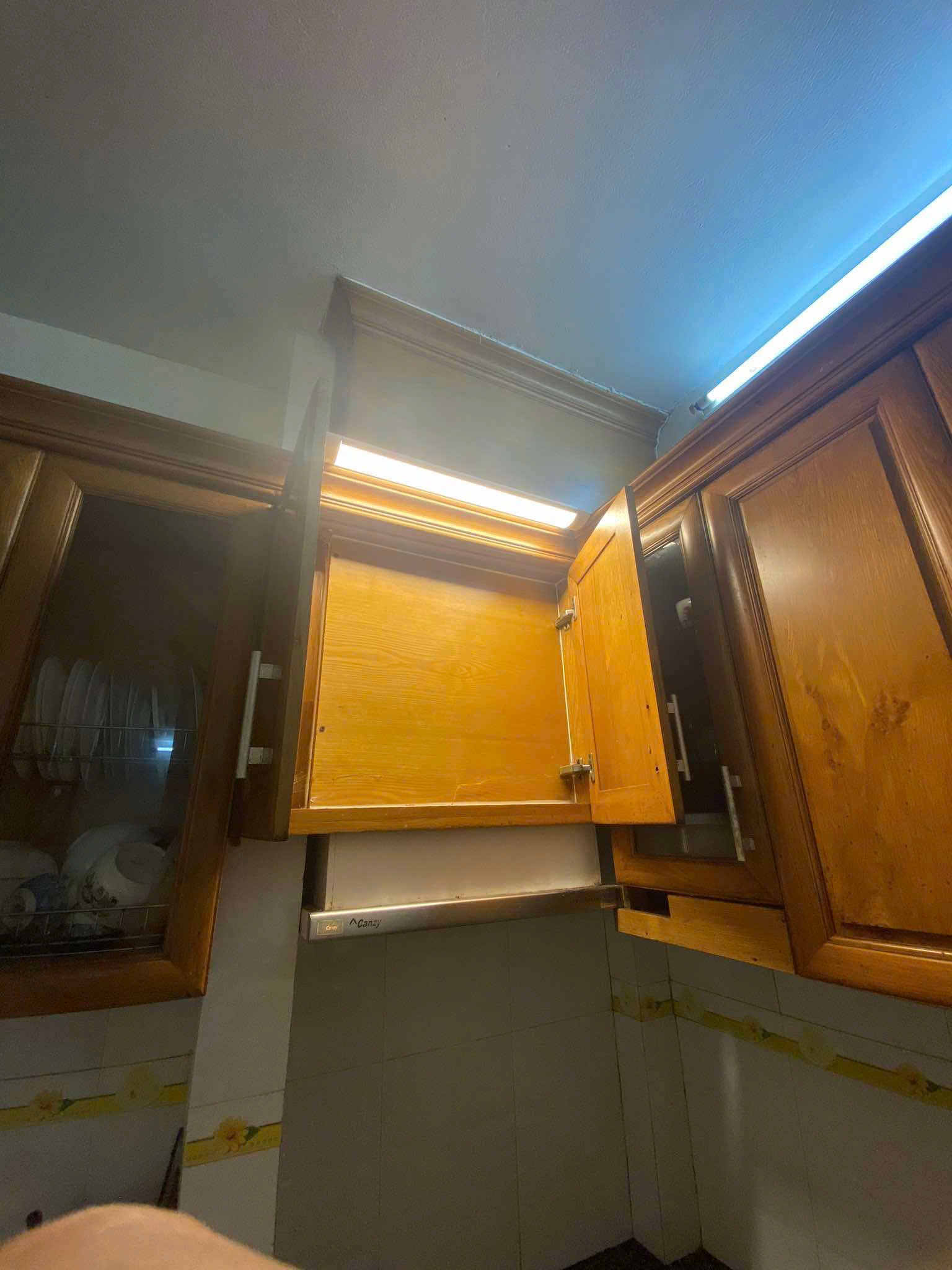 Tủ bếp inox cánh kính cường lực nhà Anh Hà - Khương Đình