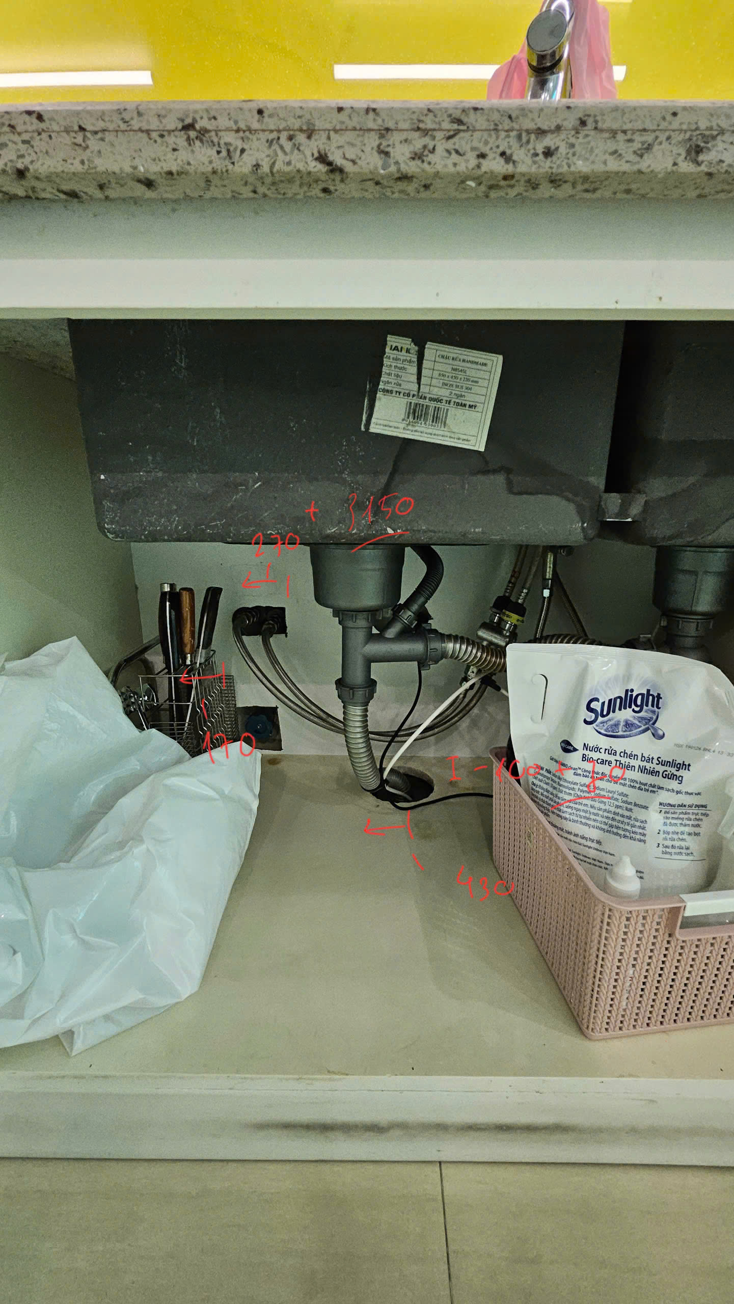 Tủ bếp inox cánh kính cường lực nhà Chú Luyện - Thủy Nguyên