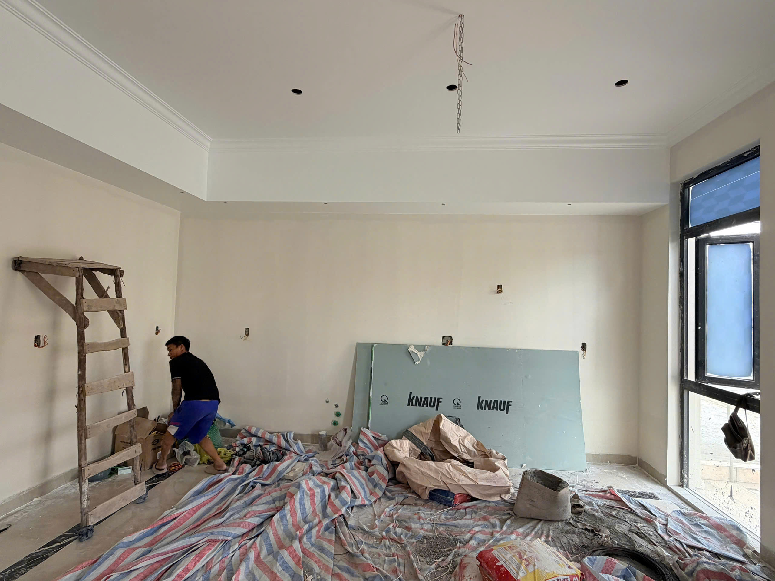 Tủ bếp gỗ óc chó nhà Anh Thương - Vinhome Marina