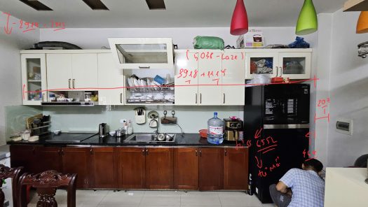 Khảo sát hiện trạng và đo đạc kích thước thực tế làm tủ bếp inox cánh Acrylic An Cường nhà chị Hoàn.
