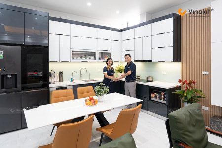 Hoàn thiện bộ tủ bếp inox cánh kính sang trọng nhà chị Nhung