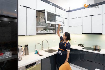 Hoàn thiện bộ tủ bếp inox cánh kính sang trọng nhà chị Nhung