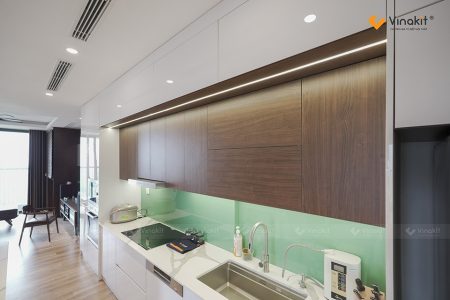 Tủ bếp MDF chống ẩm An Cường cánh Acrylic bóng gương tại nhà chú Linh