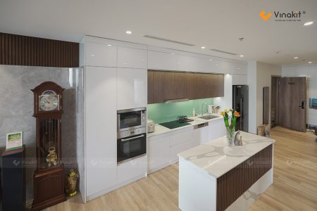 Tủ bếp MDF chống ẩm An Cường cánh Acrylic bóng gương tại nhà chú Linh