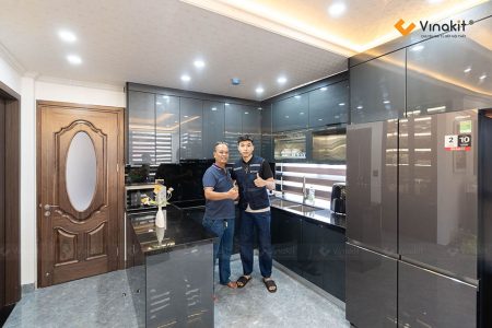 Thực tế tủ bếp inox cánh kính hoàn thiện nhà chú Tuấn