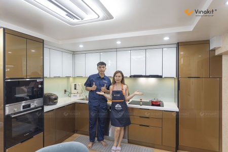 Hình ảnh thực tế công trình tủ bếp inox cánh kính TP HCM cao cấp tại nhà chị Nhuần, bền bỉ chống mối mọt