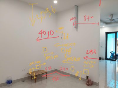 Kỹ thuật viên VINAKIT khảo sát đo đạc hiện trạng làm tủ bếp inox cô Lan Giải Phóng
