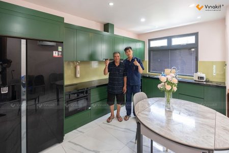 Công trình thực tế tủ bếp MDF chống ẩm An Cường màu xanh lá hoàn thiện
