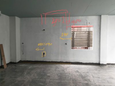 Khảo sát hiện trạng và đo đạc không gian trước khi thi công tủ bếp Inox cánh kính