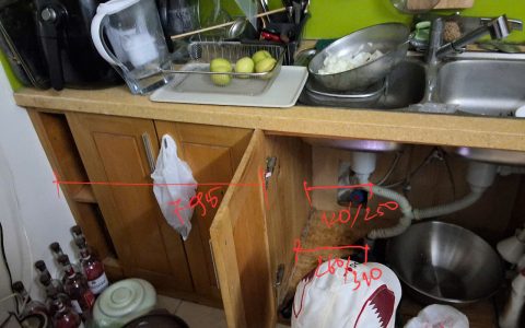 Hiện trạng khu vực bếp cũ trước khi cải tạo thành tủ bếp Acrylic bóng gương Vinakit.