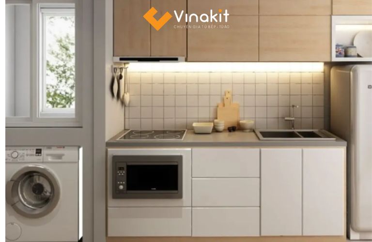 Mẫu tủ bếp mini có bồn rửa kết hợp không gian giặt đồ