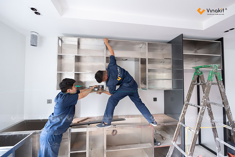 tủ bếp chất liệu inox