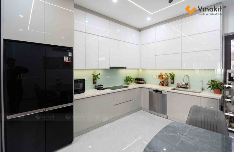 Tủ bếp Acrylic chữ L nhà chị Đài