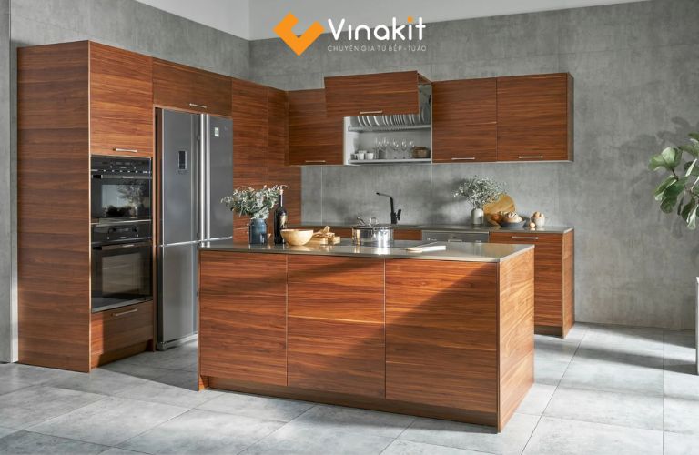 Không nên đặt bếp quá gần hoặc đối diện cửa ra vào