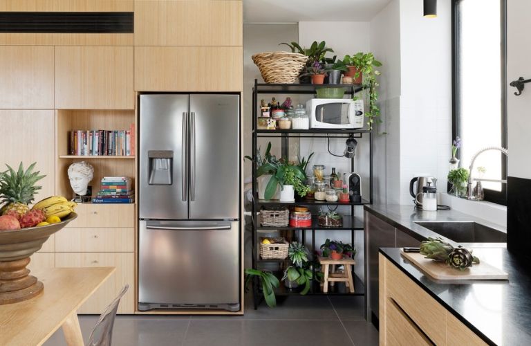 Không đặt bếp gần các thiết bị điện tử lớn