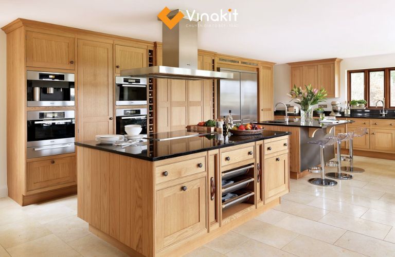 Nên dùng các vật liệu gỗ cho tủ bếp hoặc bàn bếp để làm dịu năng lượng Hỏa