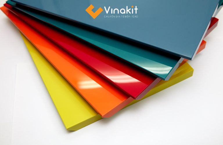 Cánh tủ Acrylic dễ dàng vệ sinh và bảo dưỡng