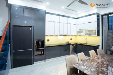 Hoàn thiện tủ bếp inox cánh kính Hải Phòng hiện đại nhà chị Thương