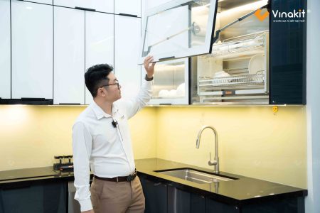 Hoàn thiện tủ bếp inox cánh kính Hải Phòng hiện đại nhà chị Thương