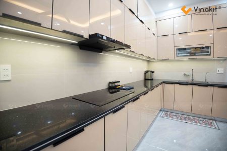 Hoàn thiện mẫu tủ bếp inox cánh kính Hải Phòng sang trọng tại nhà cô Cần ở An Đồng.