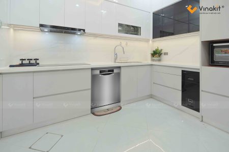 Công trình thực tế Chị Hương - Thanh Hóa sau khi hoàn thiện với tủ bếp Inox cánh Acrylic bóng gương sang trọng.